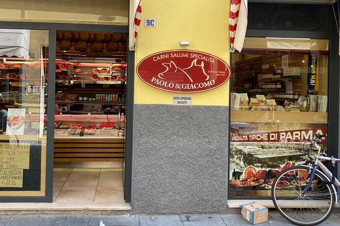 1 Hour Tour: Market and Street Food - the best of Parma - Piazza Ghiaia, fresh pasta, and the old market heart