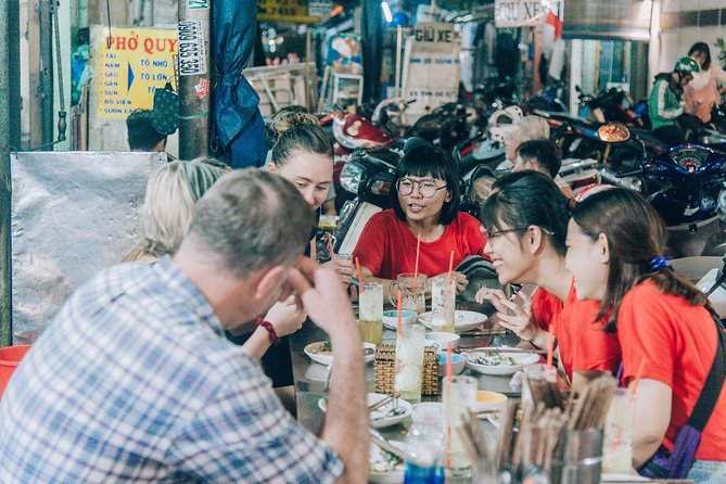 12 Tasting Street Food & Sightseeing By Scooter with Student - Climbing the old Nguyen Thien Thuat apartments