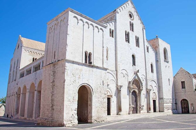 2-Hour Guided Walking Tour of Bari with Street Food - A short walk through Bari’s old center