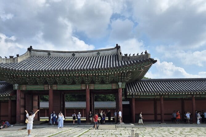 4 Hours UNESCO Palace and Street Food Tour in Seoul - Changgyeonggung and the royal family stories