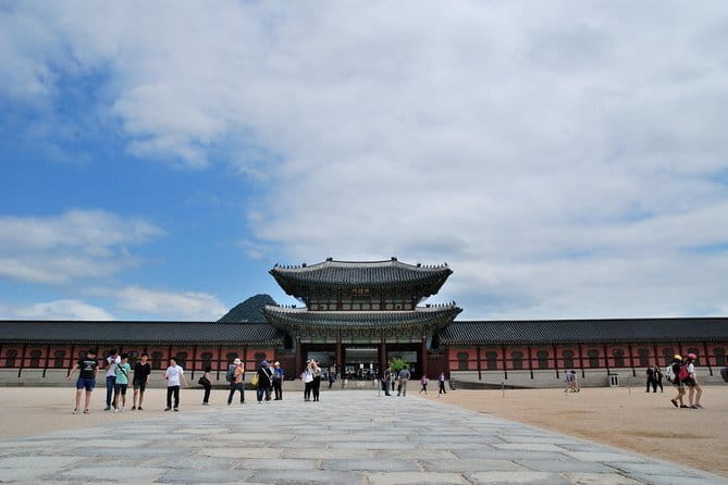 4 Hours UNESCO Palace and Street Food Tour in Seoul - Lunch at Gwangjang Market