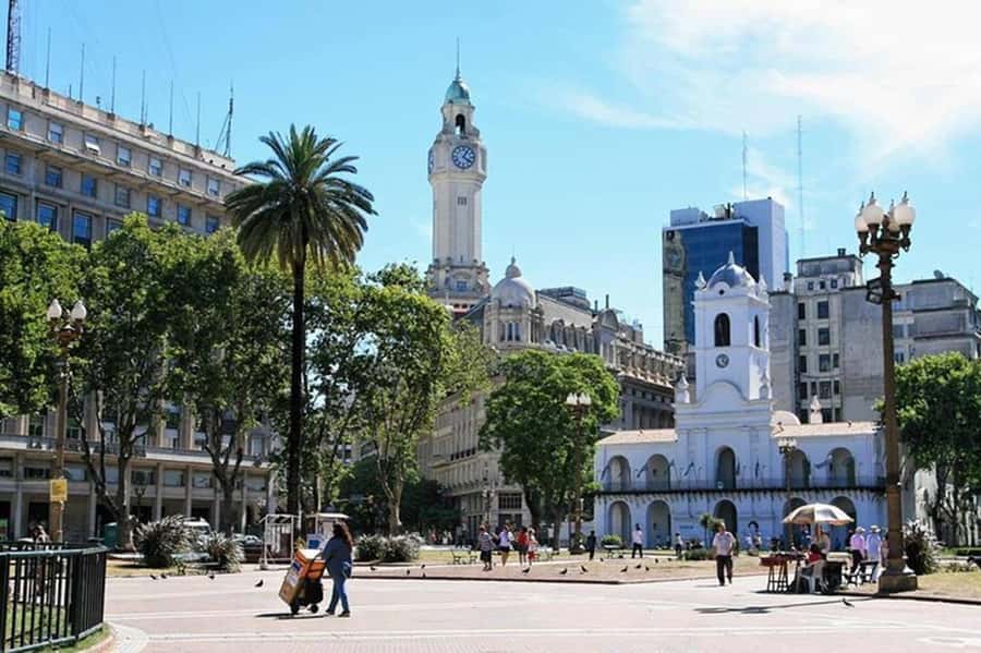 5hs Small Group City Tour of Buenos Aires with Street Food - A quick way to get your Buenos Aires bearings