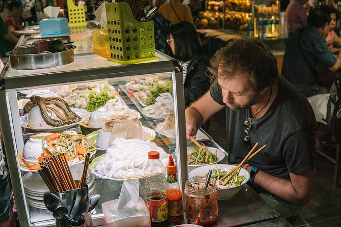 A Taste Of Hanoi Private and All Inclusive Street Food Experience - Ngoc Son Temple and the lake pause