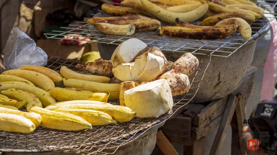 Accra Street Food Tour: Makola Market Tour With Full Lunch - The eight-plus tastings: how to pace yourself