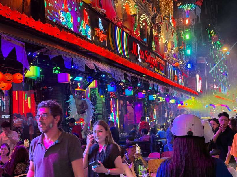 Acoustics Live Music And Saigon Night Life Street Food Tour - Street Food and the Food Market Visit
