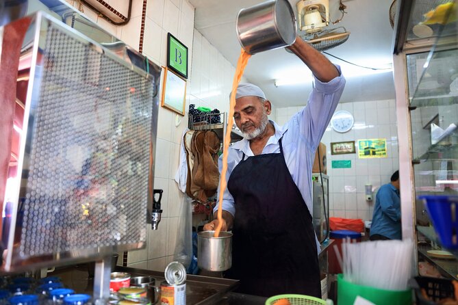 Authentic Singapore Street Food Tour - Award-winning stalls and unexpected bites