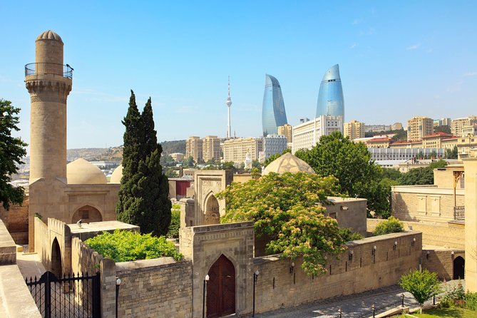 BAKU WALKING tour with the best STREET FOOD and DRINK tasting - What the Doner Praise Tells You