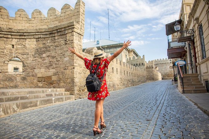 BAKU WALKING tour with the best STREET FOOD and DRINK tasting - Returning Through the Old Town Walls