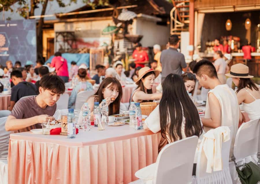 Bali: Jimbaran Seafood Market Tour with Sunset Dinner - Choosing the catch for your dinner