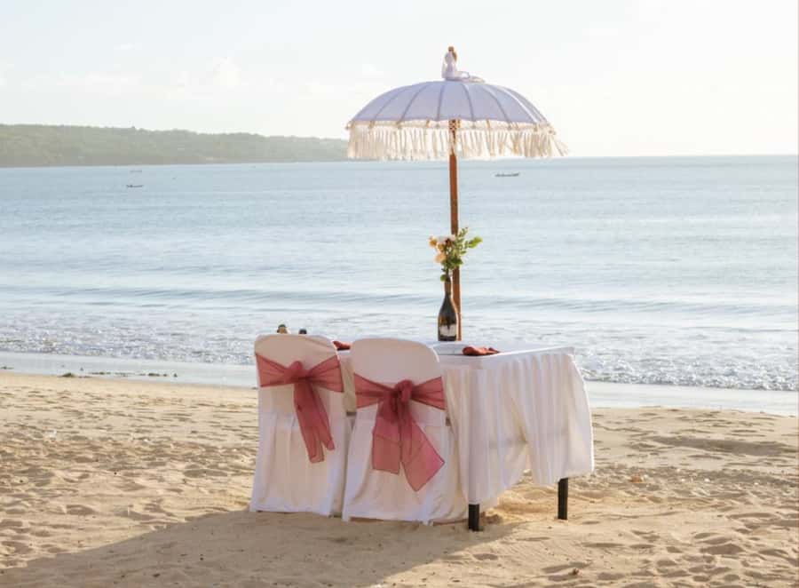 Bali: Jimbaran Seafood Market Tour with Sunset Dinner - What the guides add to the evening