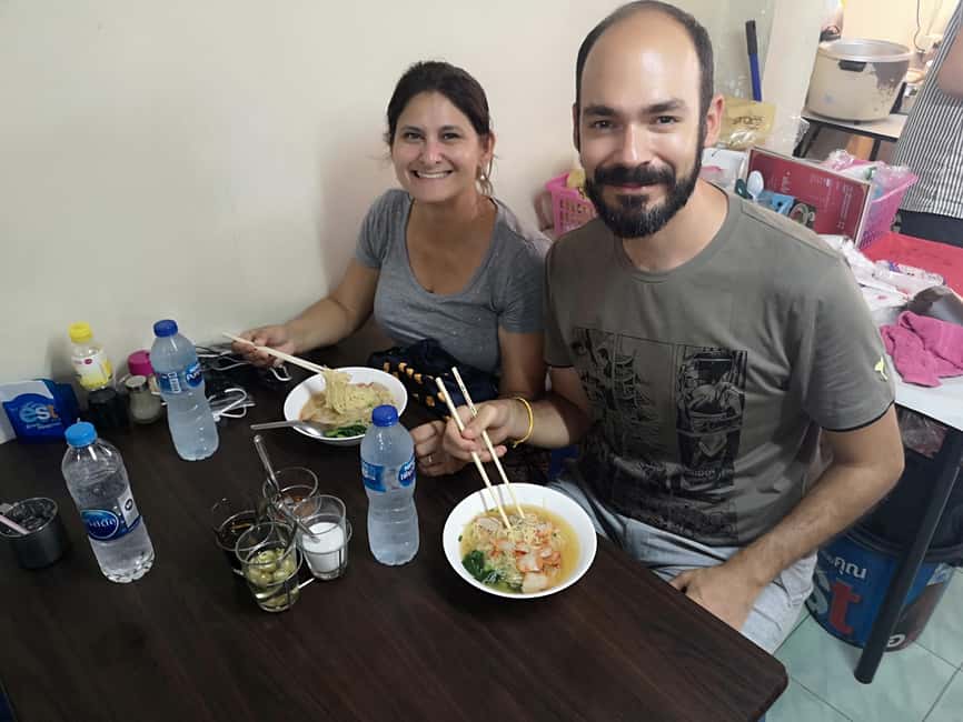 Bangkok: 2-hour Eat with Me CHOB Street Food Lunch Tasting - One hour among the food stalls at Pak Khlong Talat