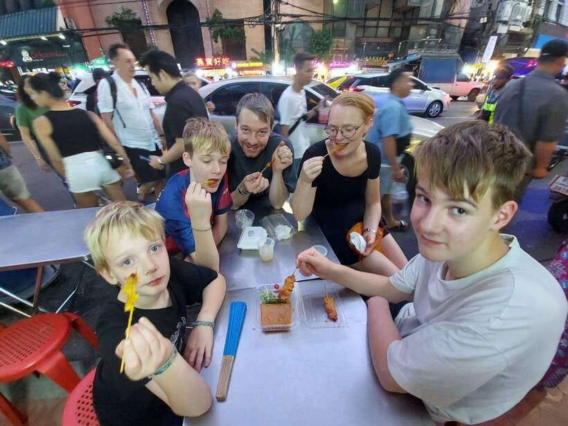 Bangkok: Chinatown Food Tour with Michelin Food Stalls - What makes this Chinatown food tour worth your evening