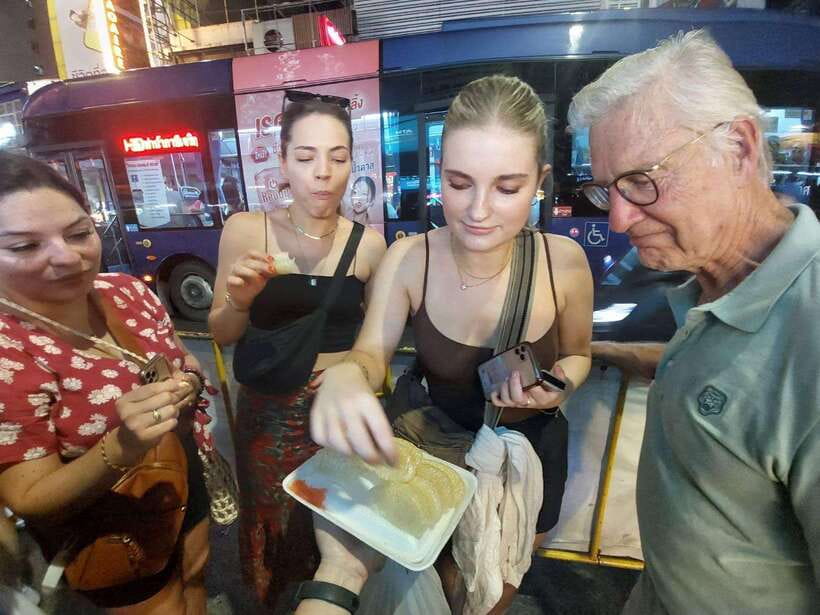 Bangkok: Chinatown Food Tour with Michelin Food Stalls - The Michelin-recognized stop and what it really adds