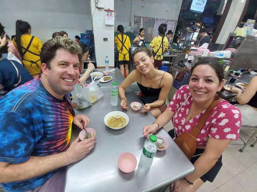 Bangkok: Chinatown Food Tour with Michelin Food Stalls - Thai-Chinese street food, one stop at a time