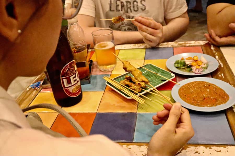 Bangkok: Chinatown Street Food Tour with 8+ Local Dishes - Who should book this Chinatown food walk?