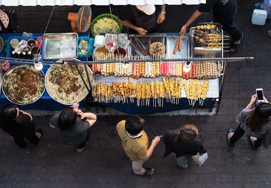 Bangkok: Chinatown Street Food Tour with 8+ Local Dishes - Grilled pork, sticky rice, and local beer