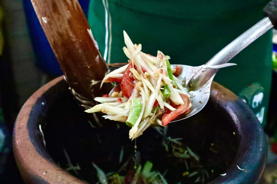 Bangkok: Chinatown Street Food Tour with 8+ Local Dishes - Dim sum in a Chinatown restaurant