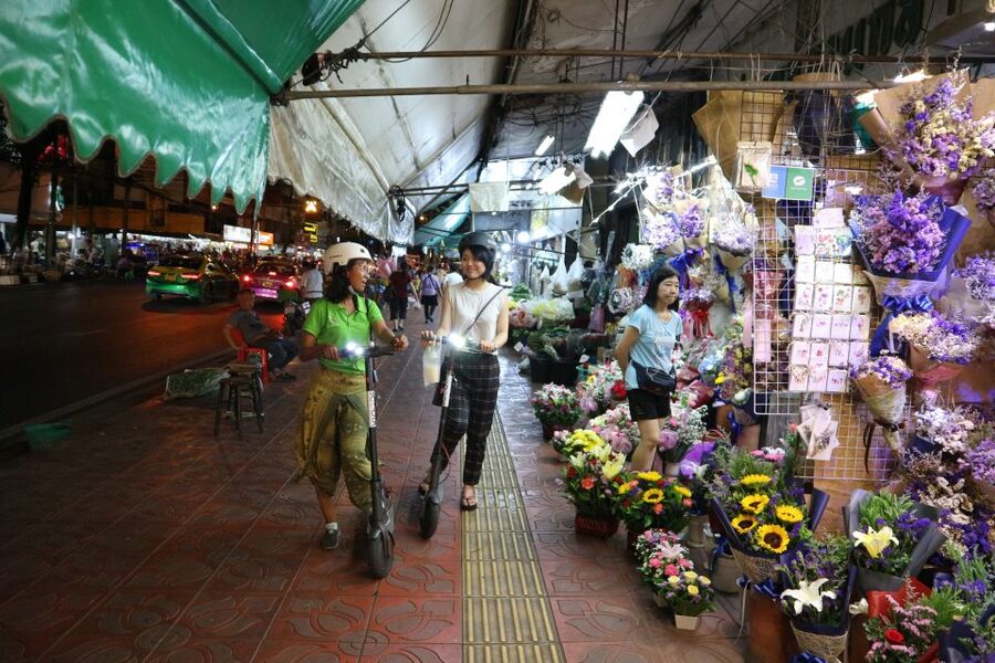 Bangkok: E-Scooter Night Tour with Local Street Food - Wat Pho and the Grand Palace lit up at night