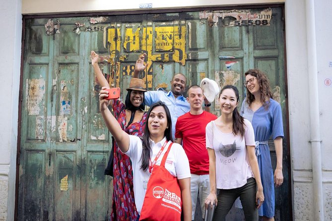 Bangkok Hidden Gems: Talad Noi, Chinatown & Street Food Tour - Street food with turnip cake, chwee kueh, and noodles