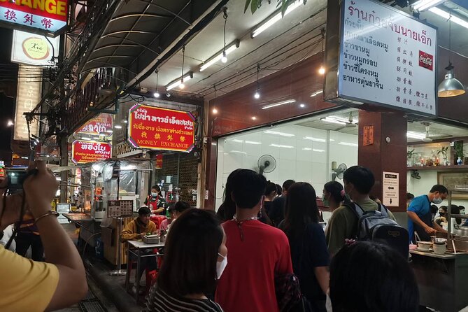 Bangkok: Michelin Guide Street Food Tour by Tuk Tuk - Lim Lao Ngow and the first bowl of noodles