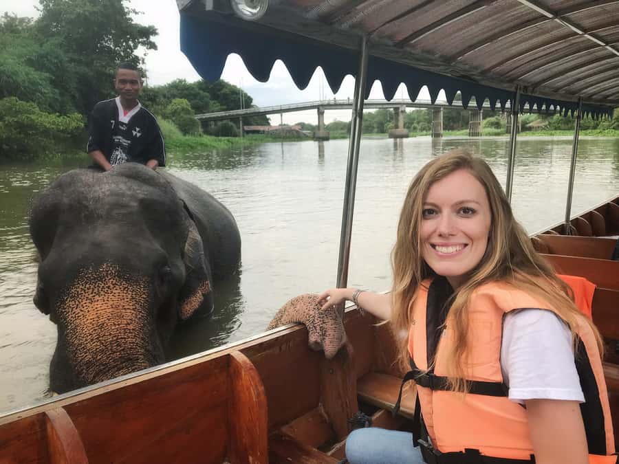 Bangkok: Private Trip to Ayutthaya Temples & Night Market - Wat Ratchaburana and the royal temple complex