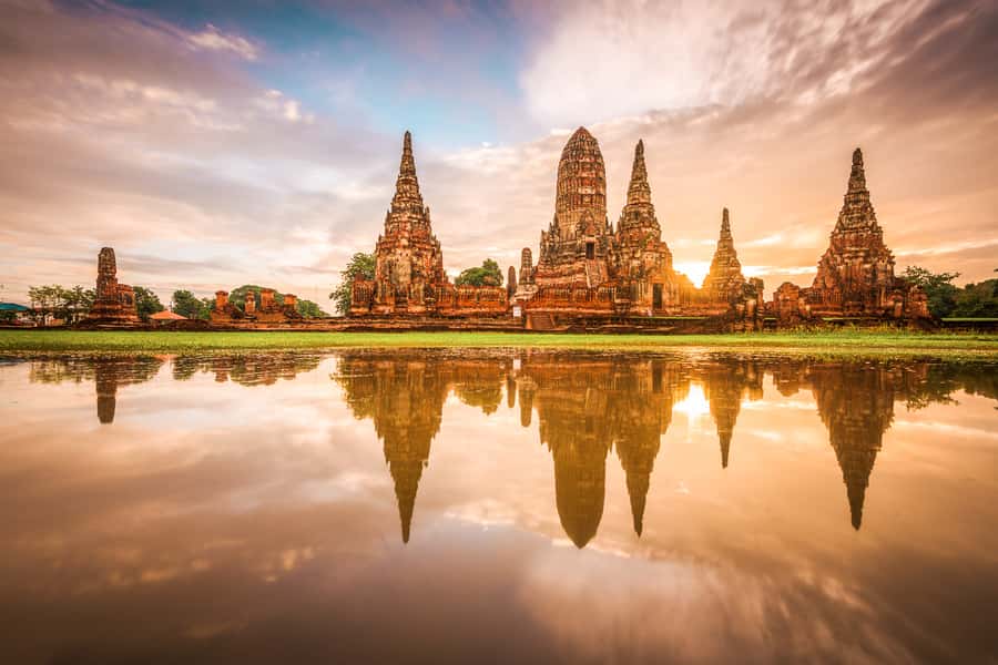 Bangkok: Private Trip to Ayutthaya Temples & Night Market - Guides, vehicle, and group feel