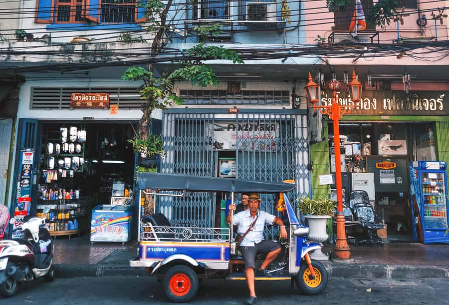 Bangkok: Street Art and Street Food Walking Tour - Finishing at River City