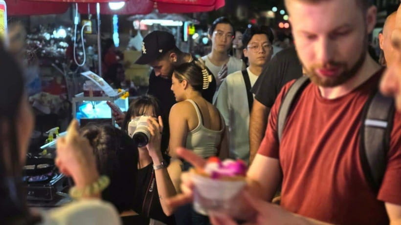 Bangkok: Street Food Tasting Tour at Night - Stop two: Thai-Chinese savory dishes