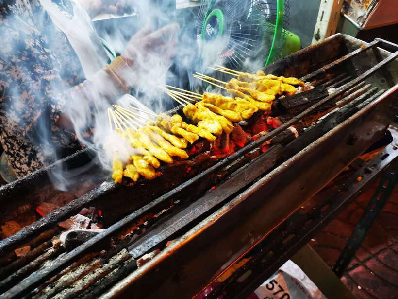 Bangkok: Street Food Tasting Tour at Night - Stop five: sweets and pastries