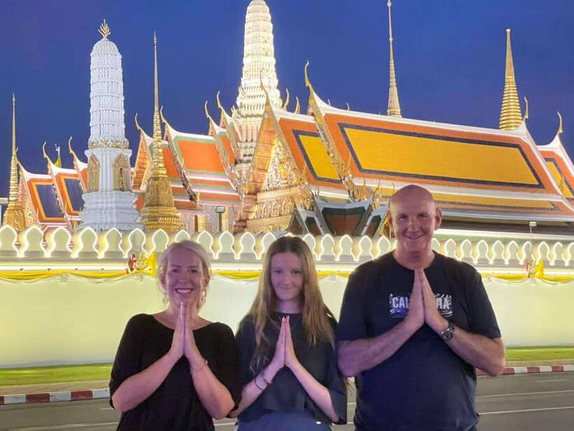 Bangkok Tuk-Tuk by Night with Chinatown Street Food Meal - Wat Arun sets the tone