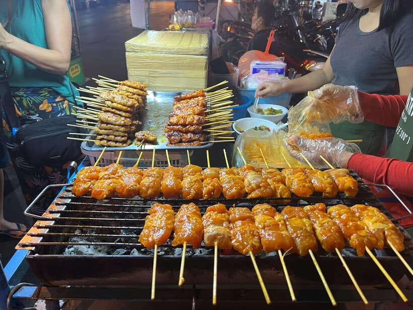 Bangkok Tuk-Tuk by Night with Chinatown Street Food Meal - Passing the Grand Palace and the Giant Swing
