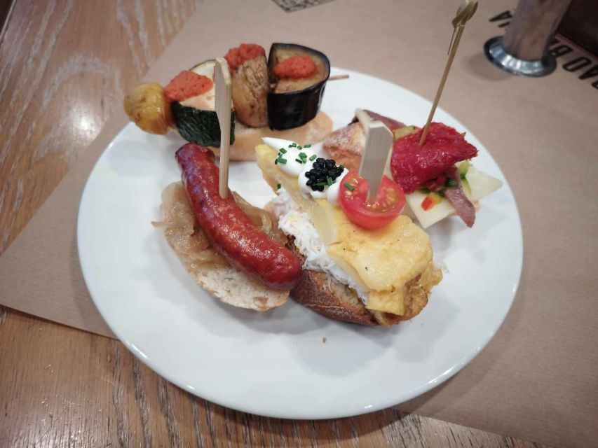 Barcelona: Boqueria Market & Barrio Gotico Street Food Tour - El Born brings the food back to the table