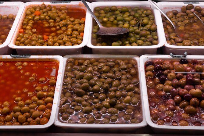 Barcelona Food Markets Private Tour with Tastings - A Gothic pause at Barcelona Cathedral