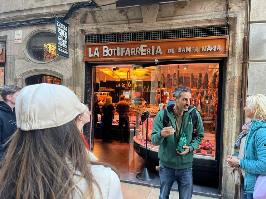Barcelona: Street Food & Sightseeing Tour with Local Market - Key things to know before booking