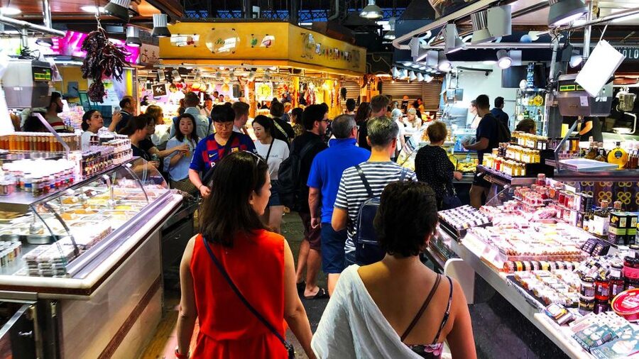 Barcelona: Street Food & Sightseeing Tour with Local Market - What you may taste at the food stops