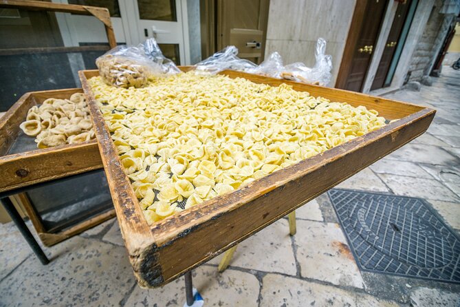 Bari’s Ultimate Street Food Tour - Small Group by Do Eat Better - Walking Corso Vittorio Emanuele for octopus