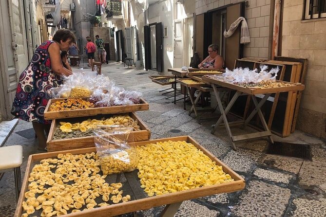 Bari Street food with Wine & food Taster - Strada delle Orecchiette and Bari’s pasta makers