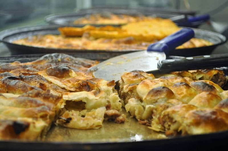 Belgrade: Street Food and Drinks Tour with 20+Tastings - Meeting at Hotel Moskva and getting your bearings