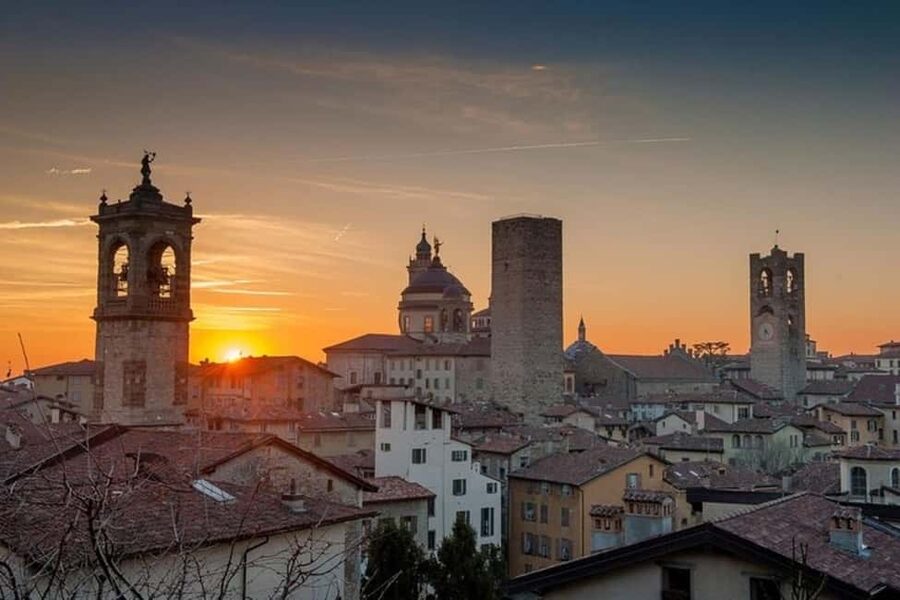 Bergamo : Best Street Food Tour With A Local Guide - Piazza Vecchia: Bergamo’s elegant central room