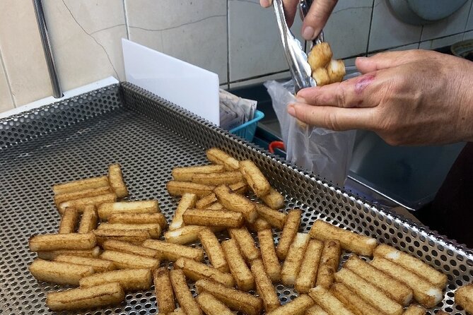 Best Ever Street Foods with Local Foodie - PRIVATE TOUR - Finishing at Whampoa Market and Hawker Centre