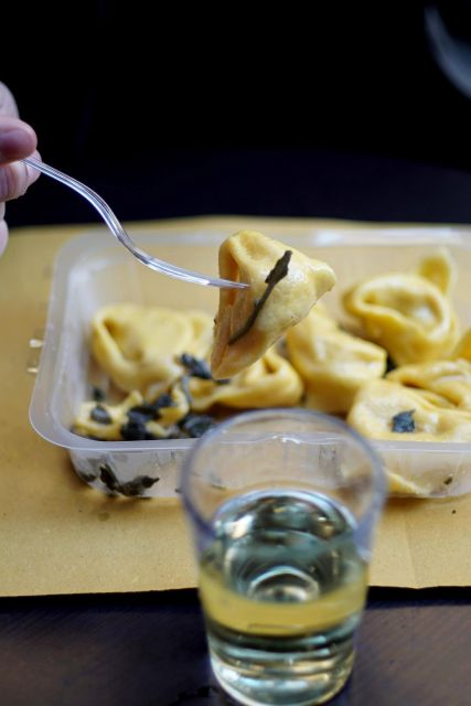 Bologna: Guided Food Markets Tour - Finishing with gelato at Piazza Santo Stefano