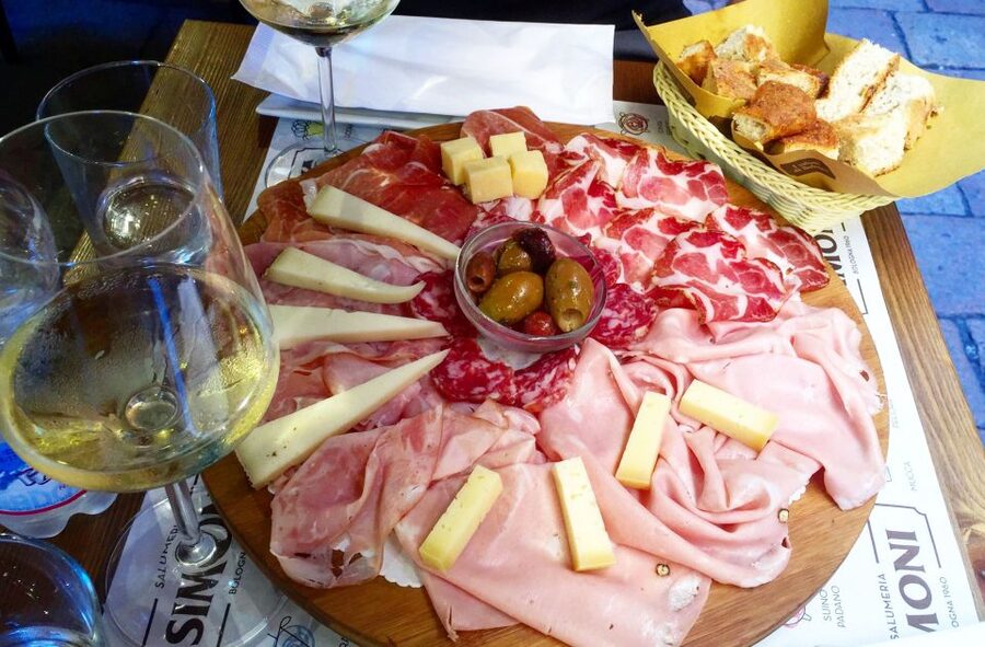 Bologna: Small Group Food market Walking Tour with Tasting - Key points to know before booking