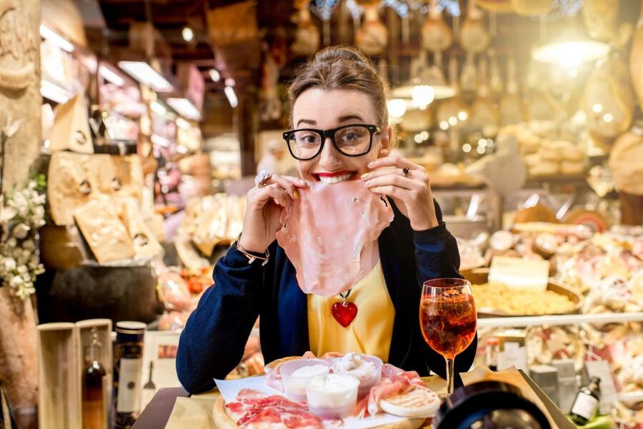 Bologna: Small Group Food market Walking Tour with Tasting - Entering the Quadrilatero Market