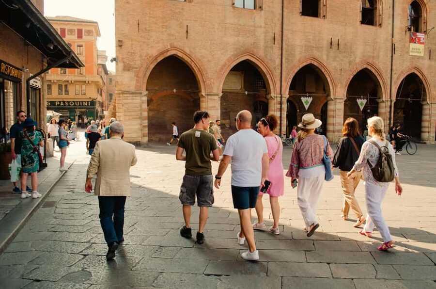 Bologna: Street Food Tour in the Historic Center - The second stop: crescentine with mortadella