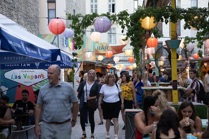 Budapest Ruin Bars Evening Walking Tour with Drinks & Street Food - How social is the experience?