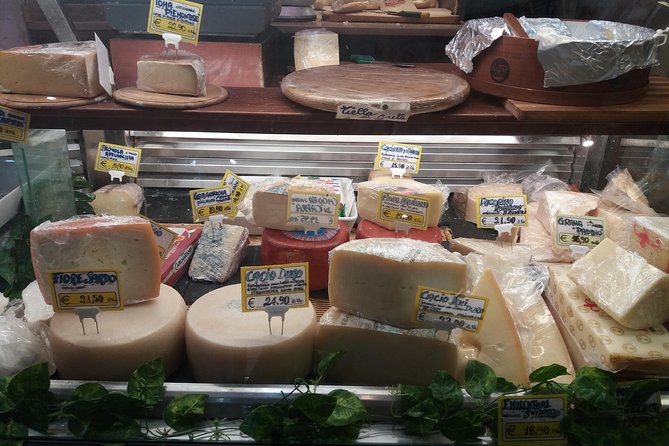 Budget-friendly Street Food Tour of Trastevere Quarter Smaller Group - Pizza, sweets, and the route through local Rome