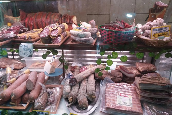 Budget-friendly Street Food Tour of Trastevere Quarter Smaller Group - Starting on Tiber Island