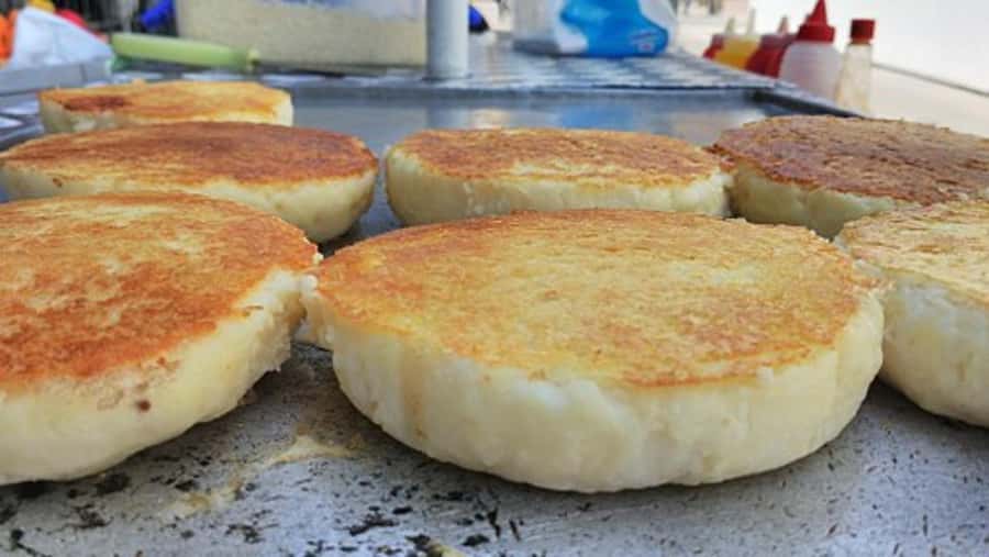 Cartagena: Street Food Tour with German or Italian Guide - The First Tastes: Empanadas, Carimañolas, and Arepas