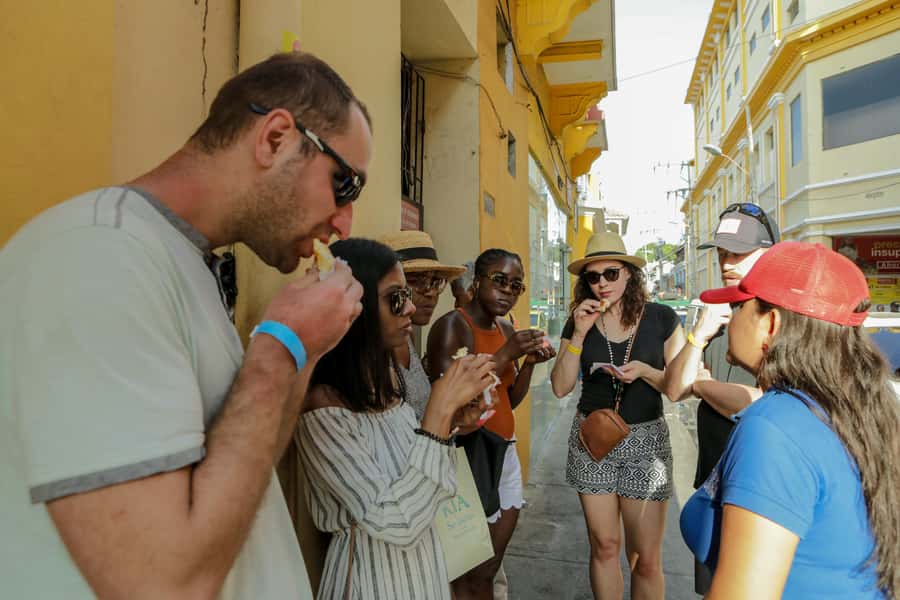 Cartagena: Street Food Walking Tour - The first stop: Chinese flavors in Cartagena