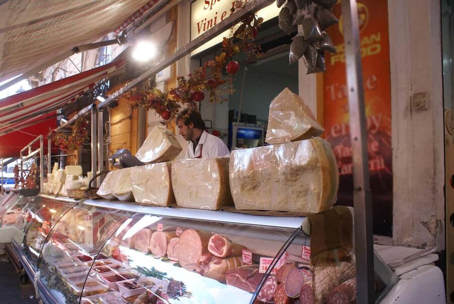 Catania: Guided Street Food Tour with Tastings - Entering the Catania fish market